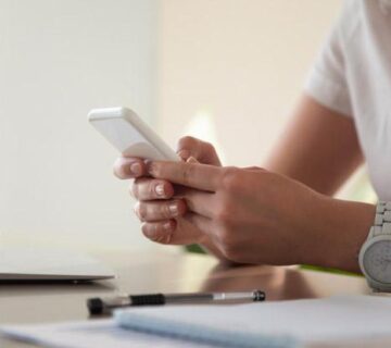 P111hotograph: Post2