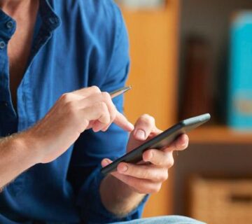 P111hotograph: Post3